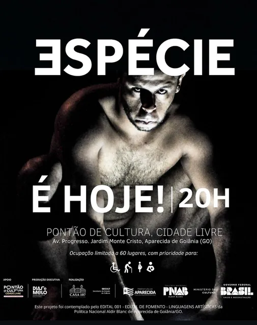 Cartaz do espetáculo ESPÉCIE com o rosto e o corpo do intérprete iluminados sobre fundo escuro e o texto "É hoje! 20h", anunciando a apresentação no Pontão de Cultura, em Aparecida de Goiânia (GO).